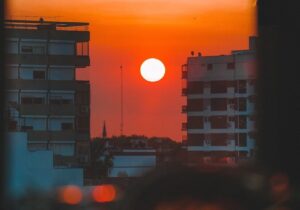 نمازشب بخوانیم یا بین‌الطلوعین بیدار بمانیم؟