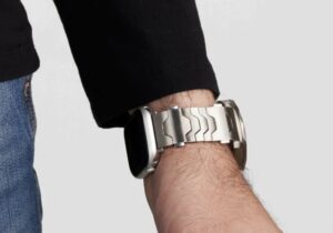 پایان جنگ سنت و مدرنیته با یک بند ساعت عجیب