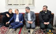 با حضوراستاندار در صومعه سرا؛ با خانواده‌های شهیدان امیرحسام جوینده و ایرج صفری‌پور دیدار کرد