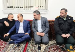 با حضوراستاندار در صومعه سرا؛ با خانواده‌های شهیدان امیرحسام جوینده و ایرج صفری‌پور دیدار کرد