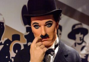 یک پشتک اشتباه چارلی چاپلین را به سینما کشاند!