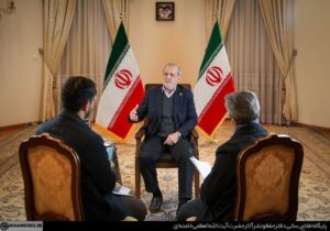 مصاحبه مهم پزشکیان با سایت رهبری؛ در سال ۱۴۰۱ اتّفاقی افتاد امّا در ۱۴۰۴ همه در خیابان گفتند جان ما فدای رهبر/ رئیس جمهور چه ساعتی بیدار می شود؟