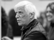 عکس | بهرام بیضایی در پشت صحنه مسافران در سال ۱۳۶۹