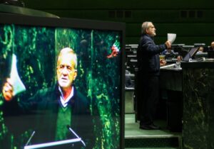 تصاویر دیدنی از جلسه امروز مجلس با حضور پزشکیان/ قالیباف باز هم استقبال رئیس جمهور نرفت! + عکس