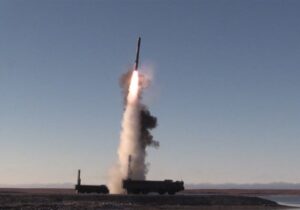 ببینید | پرتاب موشک بالستیک ضد کشتی مافوق صوت جدید یینگزی-۲۰