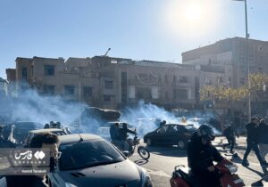 روایت «تسنیم» از اعتراضات کسبه در تهران؛ شماری از کسبه دست به اعتراض محدود زدند/ این اعتراضها بازتاب فشار واقعی بر فعالان بازار محسوب میشود