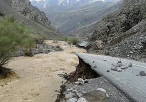 معجزه نجات در سیلاب خوزستان؛ یک راننده زنده پیدا شد، پنج نفر همچنان مفقودند