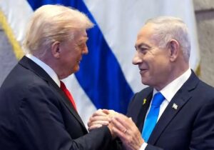 ببینید | واکنش ترامپ به لباس هماهنگ با نتانیاهو در بدو ورود به مارالاگو