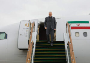 دکتر پزشکیان وارد شهرکرد شد