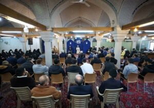 دیدار شاعران و مداحان با نماینده ولی فقیه در استان قزوین