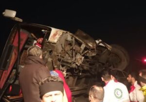 ترخیص ۱۰ مصدوم حادثه واژگونی اتوبوس در استان سمنان