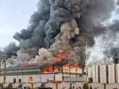 آتش‌سوزی گسترده در کارخانه کاله آمل/ بسیج امکانات استانی برای مهار حریق