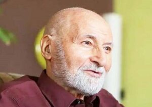 نبوی: باید به الگوی ستاد بسیج اقتصادی اوایل انقلاب بازگردیم