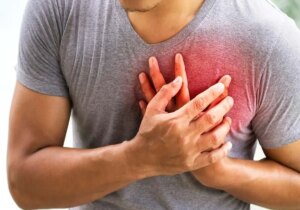 درد قفسه سینه: نشانه‌هایی که نباید نادیده گرفت