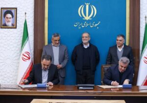 تجهیز ناوگان حفاری پترو ایران به دکل خشکی؛ امضای توافقنامه راهبردی برای تامین دکل‌های ۲۰۰۰ اسب بخار در حضور رییس جمهور