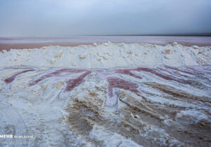 ۲ میلیون هکتار دریاچه نمک به کانون گرد و غبار تبدیل شد