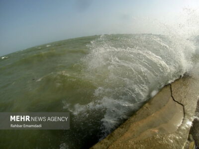 طوفان به قایق‌ها و لنج‌های ساحل کنارک آسیب زد