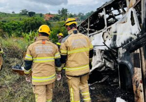 حداقل ۳ کشته در پی واژگونی اتوبوس گردشگری در جنوب شرقی برزیل