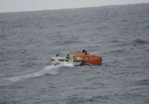 ۵۰ نفر در پی واژگونی قایق در مدیترانه مفقود شدند