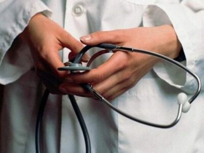 نگاه تنگ‌نظرانه وزارت بهداشت، کشور را از پزشک محروم کرده است