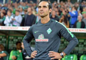 عکس | تصمیم عجیب مربی دورگه ایرانی؛ گزینه استقلال مدیر مک‌دونالد شد!