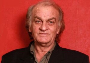 فتحعلی اویسی ۴۷ ساله در پشتصحنه «مریم و میتیل»؛ سال ۱۳۷۱/ عکس