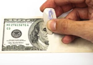 مخالفان و موافقان ارز ترجیحی در کشور چه کسانی هستند؟/ بازار داغ رانت کجاست؟