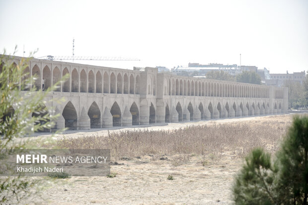 هوای اصفهان آلوده است