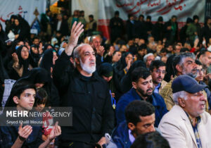 طنین ندای «هیهات من الذله» در جوار مزار شهید سلیمانی