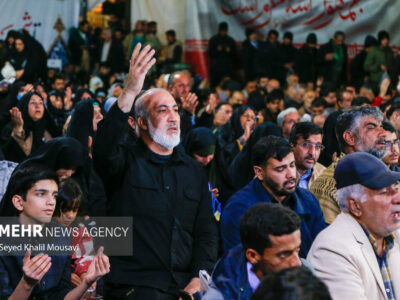 طنین ندای «هیهات من الذله» در جوار مزار شهید سلیمانی