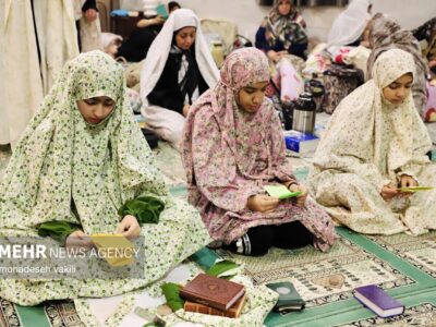 پایان ۳ روز اعتکاف دختران در امامزاده هاشم بن علی(ع) آران و بیدگل