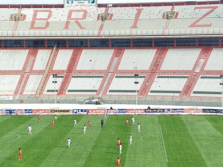 وضعیت مطلوب چمن ورزشگاه یادگار امام (ره) تبریز