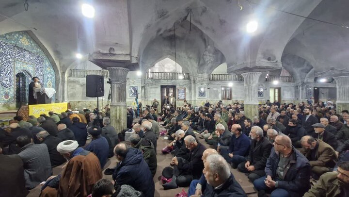 مسجد جامع لاهیجان؛ بعد از آتش کینه اغتشاشگران یک روز هم تعطیل نشد