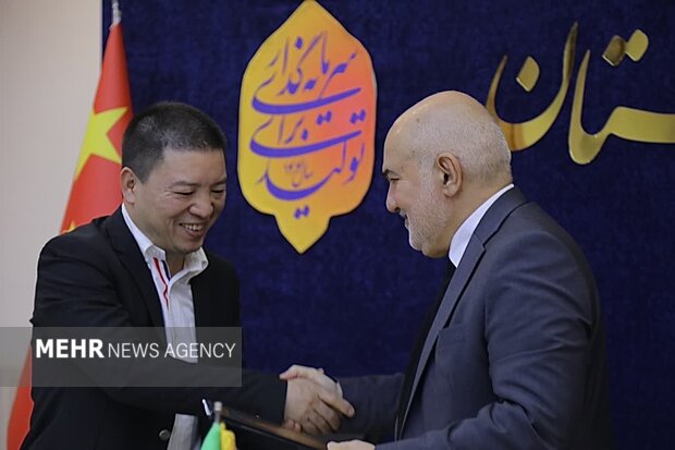 امضای تفاهمنامه احداث صنایع فولاد ونیروگاه بین استانداری خوزستان و چین