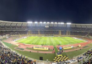 ببینید | ورود عجیب هواداران به ورزشگاه نقش‌جهان