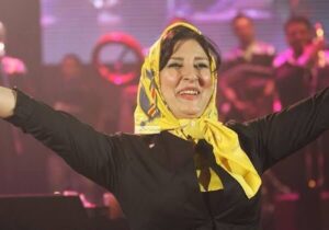 ببینید | اشکهای تلخ مرجانه گلچین به یاد مادر مرحومش