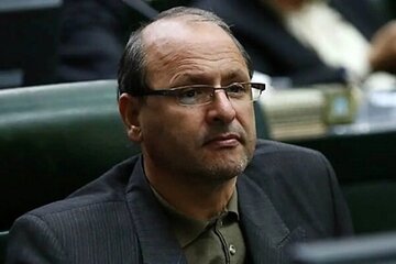 عضو کمیسیون امنیت ملی: ترکیه، قطر و امارات به آمریکا هشدار دادند که جنگ با ایران احتمالا به بستن تنگه هرمز می‌انجامد/ چرا آمریکا ناو جنگی اعزام کرد؟