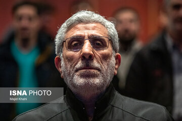 تصویری از فرمانده نیروی قدس بر مزار فرمانده شهید نیروی قدس