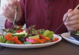 توصیه‌های تغذیه‌ای برای روزهای سرد/ خوراکی‌هایی که در فصل سرما بدن را گرم و سالم نگه می‌دارند