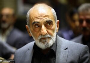 حمله شریعتمداری به دولت پزشکیان علیرغم توصیه رهبری به حمایت از قوه مجریه:دست اندرکاران فتنه های امریکایی و اسرائیلی در دولت پزشکیان هستند