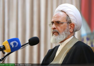 تاکید امام جمعه قم بر لزوم شنیده شدن اعتراضات و صدای مردم / سوءاستفاده از این مطالبات برای آشوب، ناامنی و کمک به دشمنان مردود و غیرقابل پذیرش است