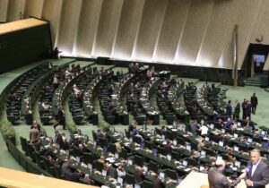 انتقاد از عملکرد دولت در تخصیص تسهیلات اشتغال‌زایی/ منابع در بانک‌ها رسوب شده اما جوانان در صف هستند/ نماینده مینودشت از توضیحات وزیر اقتصاد قانع شد