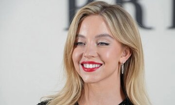 اقدام تبلیغاتی بدون مجوز یک بازیگر معروف روی تابلوی مشهور شهر