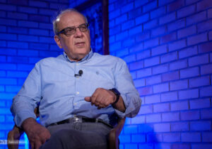 ببینید | عباس عبدی: ما رای دادیم که انتقاد کنیم، نه این که خفه شویم /  اصولگراها اگر به کسی رای بدهند تا جهنم هم با او می‌روند!