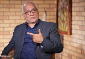 هشدار حسین مرعشی درباره تأخیر در پاسخ به مطالبات جامعه/ وظیفه نیروهای انتظامی است که اجازه ندهند اعتراضات به خشونت و خون‌ منتهی شود