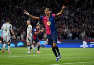 عکس| یامال ۱۰ سانت بلند شد!