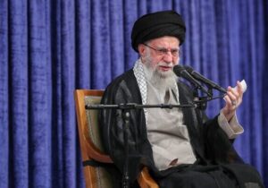 ببینید |  رهبر انقلاب: اگر ملتی در اثر جنگ نرم دشمن، توانایی‌های خود را نبیند و پیشرفت‌های خود را باور نکند، ابتدا تحقیر و سپس تسلیم دشمنش می‌شود