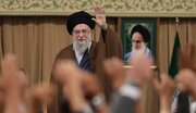 ببینید | مزاح رهبر انقلاب با شعار یکی از حضار در حین سخنرانی