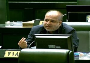 نماینده جبهه پایداری پای علی دایی را به صحن مجلس باز کرد/ ادعای خضریان؛ عینک‌های ۶ میلیونی پتروشیمی خلیج فارس برای پرسنل؛ ۱۵ میلیارد تومان هزینه شد