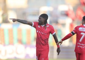 عکس| ستاره جنجالی با پرسپولیس به قطر رفت